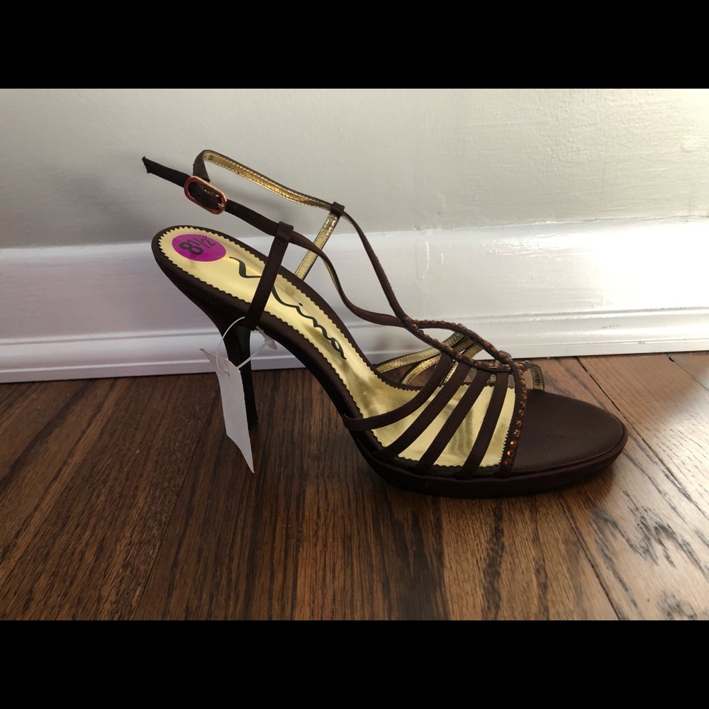 BRAND NEW Nina brown studded sandal size 8.5